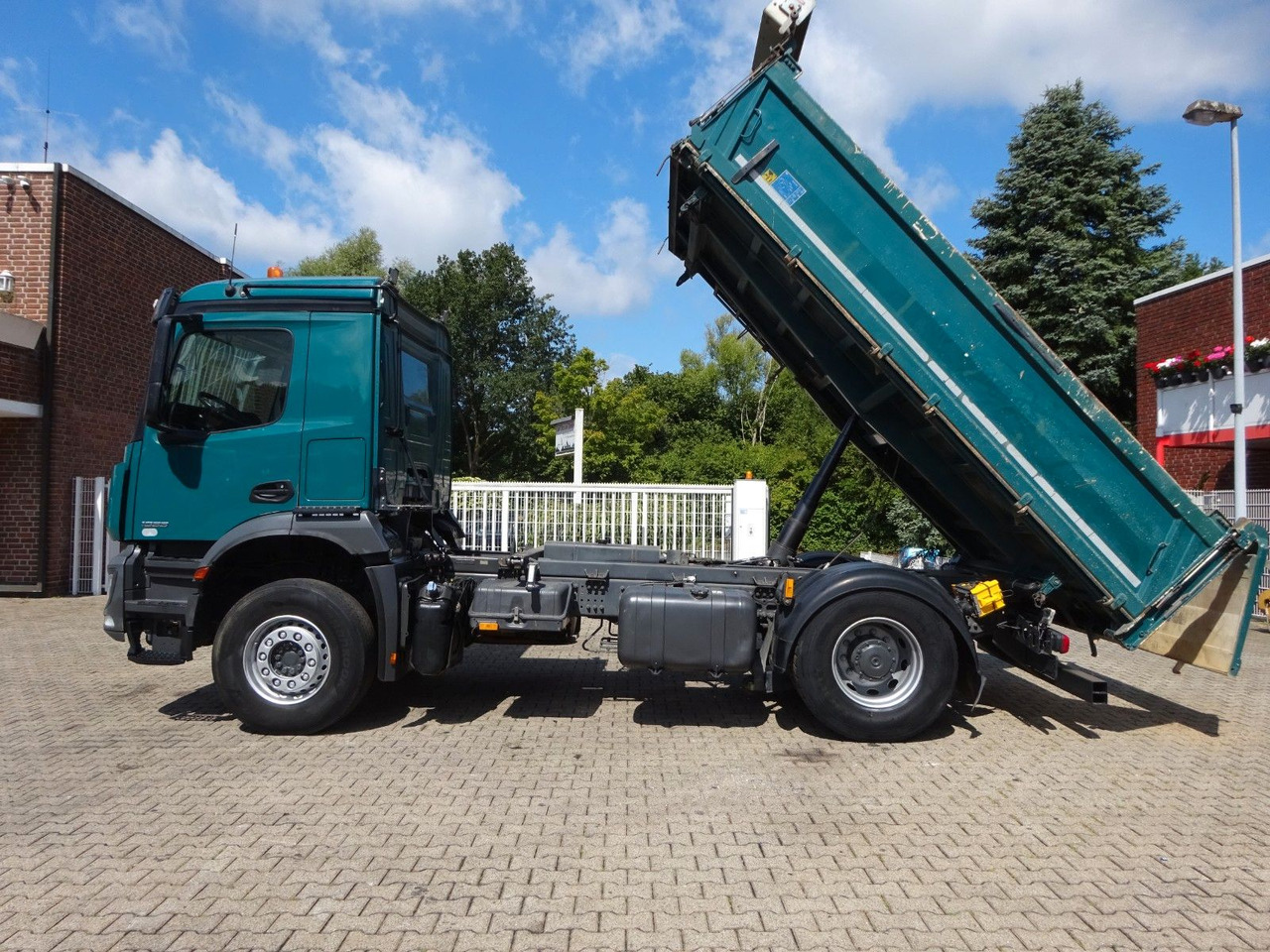 Mercedes-Benz 1833 Actros MEILLER 3Skipper 4x2 - Tipper: picture 2 Mercedes-Benz 1833 Actros MEILLER 3Skipper 4x2 - Tipper: picture 2
