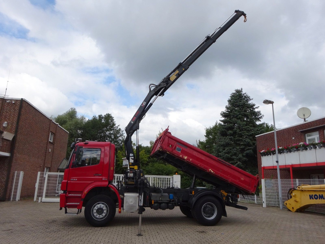 Mercedes-Benz 1833 Axor Meiller 3Skipper +HIAB 111 HIDUO +Funk - Tipper, Crane truck: picture 1 Mercedes-Benz 1833 Axor Meiller 3Skipper +HIAB 111 HIDUO +Funk - Tipper, Crane truck: picture 1