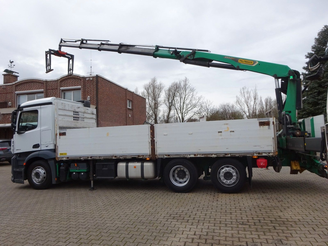 Mercedes-Benz 2543 Antos Baustoff +PK 26001 bis 20 m Auslage Mercedes-Benz 2543 Antos Baustoff +PK 26001 bis 20 m Auslage - Crane truck, Dropside/ Flatbed truck: picture 1 Mercedes-Benz 2543 Antos Baustoff +PK 26001 bis 20 m Auslage Mercedes-Benz 2543 Antos Baustoff +PK 26001 bis 20 m Auslage - Crane truck, Dropside/ Flatbed truck: picture 1