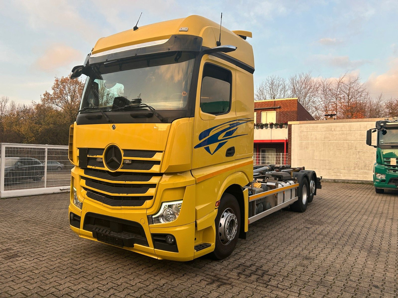 Mercedes-Benz 2545 Actros MEILLER Abroller 6x2 - Hook lift truck: picture 1 Mercedes-Benz 2545 Actros MEILLER Abroller 6x2 - Hook lift truck: picture 1