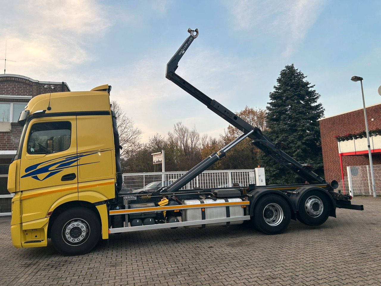 Mercedes-Benz 2545 Actros MEILLER Abroller 6x2 - Hook lift truck: picture 3 Mercedes-Benz 2545 Actros MEILLER Abroller 6x2 - Hook lift truck: picture 3