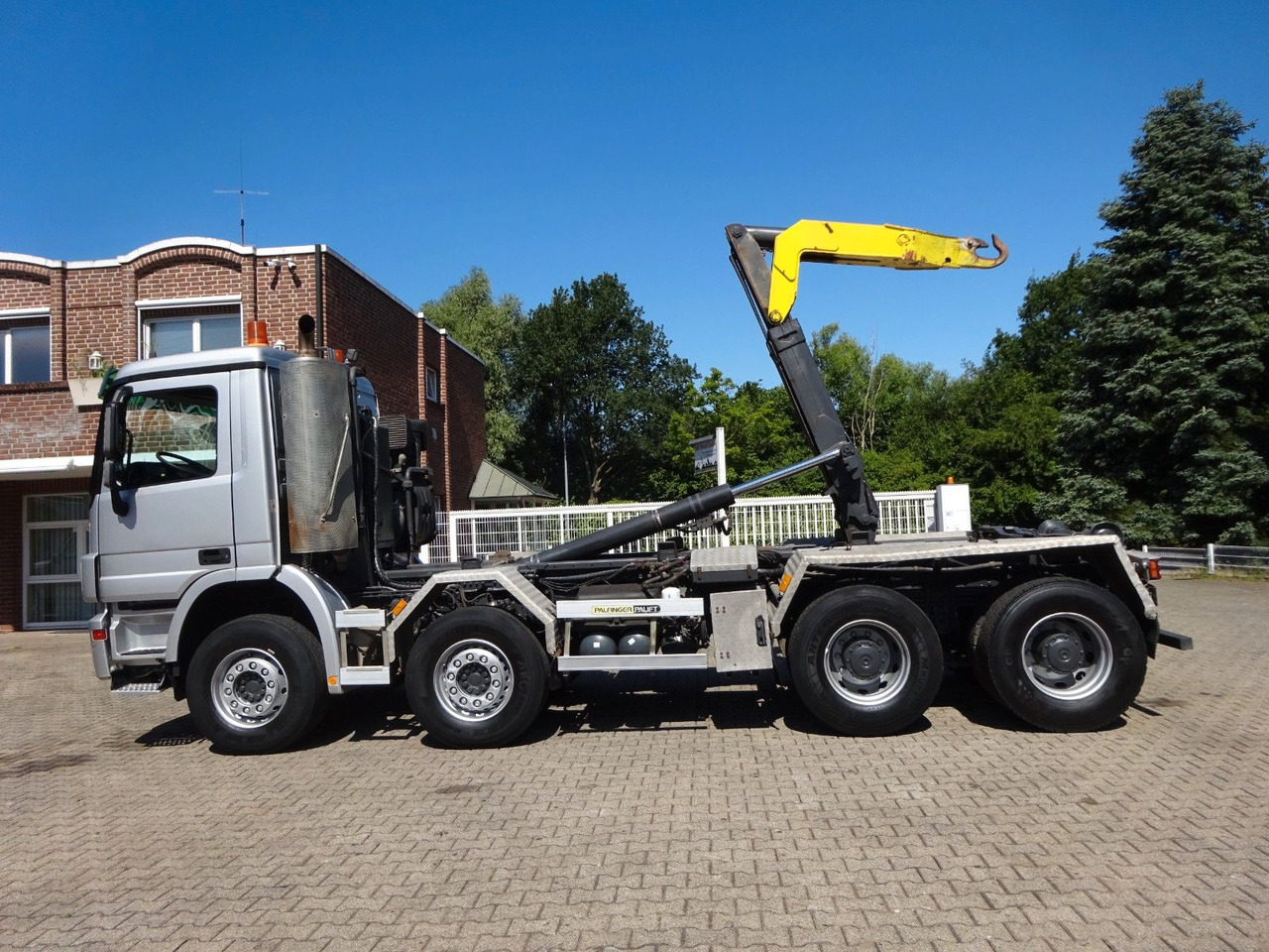 Mercedes-Benz 3244 Actros PALFINGER Abroller 8x4 - Hook lift truck: picture 5 Mercedes-Benz 3244 Actros PALFINGER Abroller 8x4 - Hook lift truck: picture 5