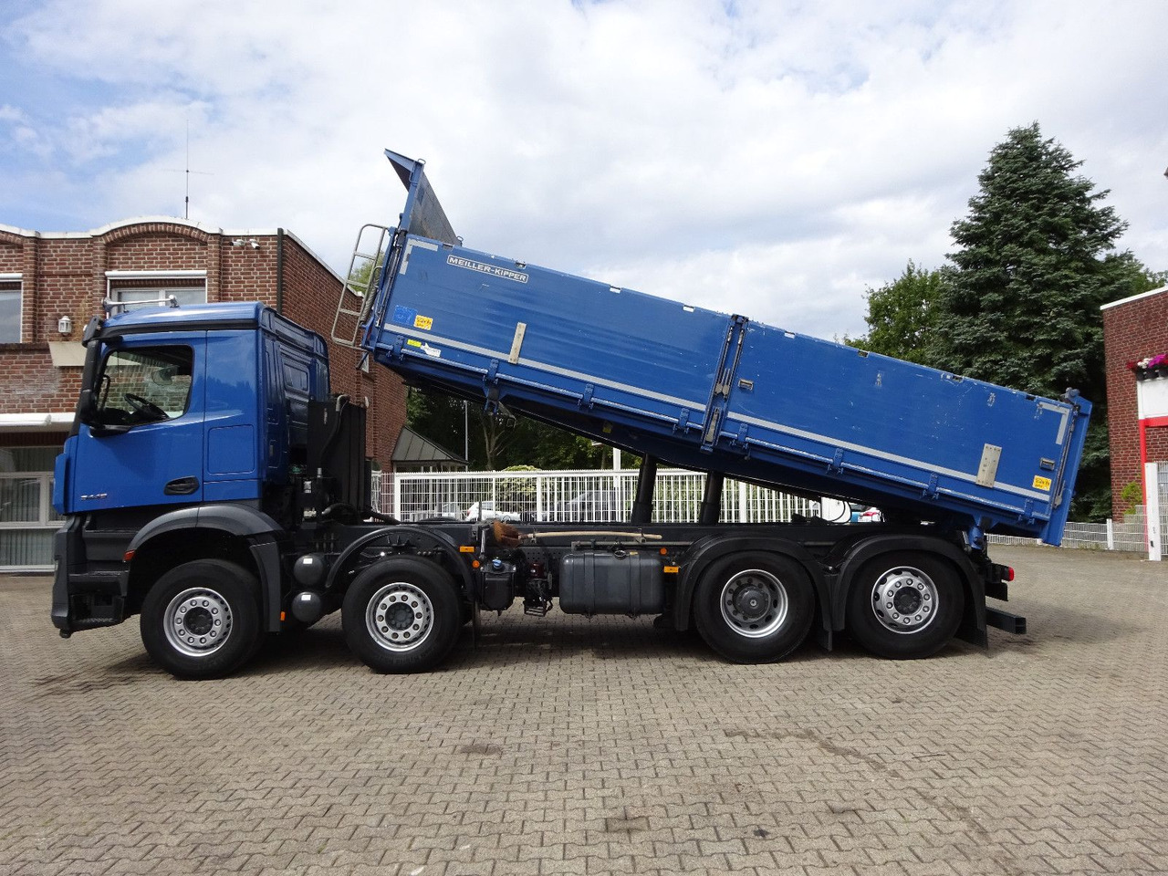 Mercedes-Benz 3446 Arocs MEILER 3 Seitenkipper 8x2 - Tipper: picture 2 Mercedes-Benz 3446 Arocs MEILER 3 Seitenkipper 8x2 - Tipper: picture 2