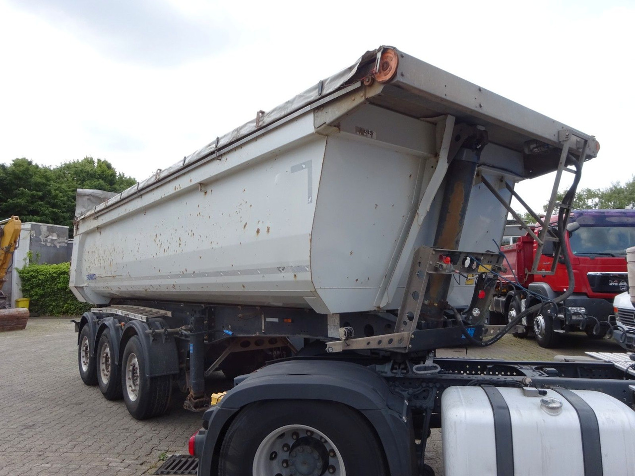Schmitz Cargobull SGF S3 Kipp Auflieger Mulde mit 3 Achsen - Tipper semi-trailer: picture 2 Schmitz Cargobull SGF S3 Kipp Auflieger Mulde mit 3 Achsen - Tipper semi-trailer: picture 2