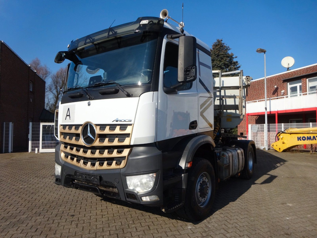 Mercedes-Benz 1851 Arocs SZM 4x2-4 HAD + Hydr. Kipperpumpe Mercedes-Benz 1851 Arocs SZM 4x4 HAD + Hydr. Kipperpumpe - Tractor unit: picture 3 Mercedes-Benz 1851 Arocs SZM 4x2-4 HAD + Hydr. Kipperpumpe Mercedes-Benz 1851 Arocs SZM 4x4 HAD + Hydr. Kipperpumpe - Tractor unit: picture 3