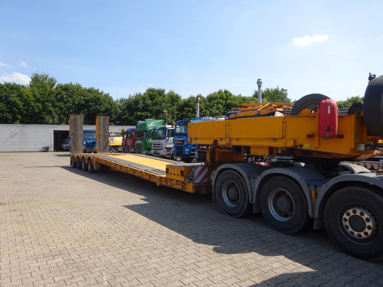 Tractor unit Mercedes-Benz 4160 V8 Actros SZM Schwerlast 8x4: picture 12
