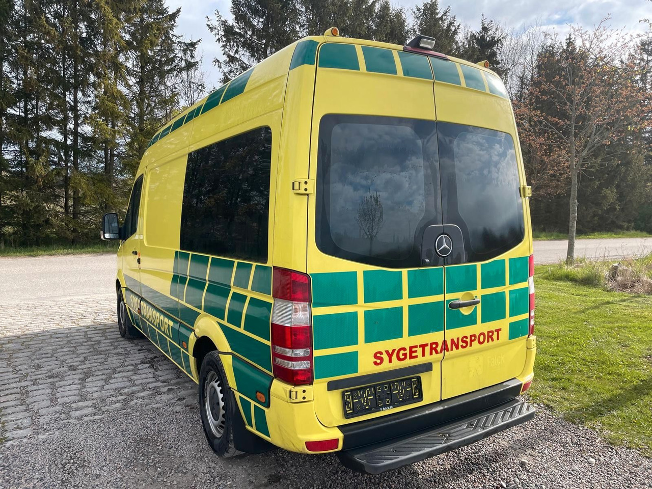 Mercedes-Benz Sprinter II Kasten 316 CDI Ambulance * - Ambulance: picture 4 Mercedes-Benz Sprinter II Kasten 316 CDI Ambulance * - Ambulance: picture 4