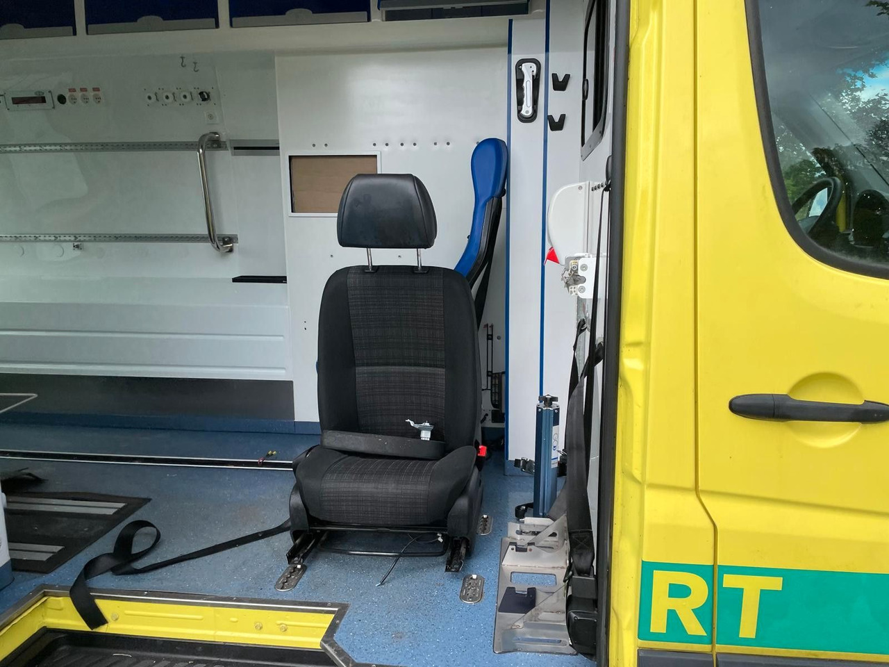 Ambulance Mercedes-Benz Sprinter Kasten 316 CDI Aut: picture 18