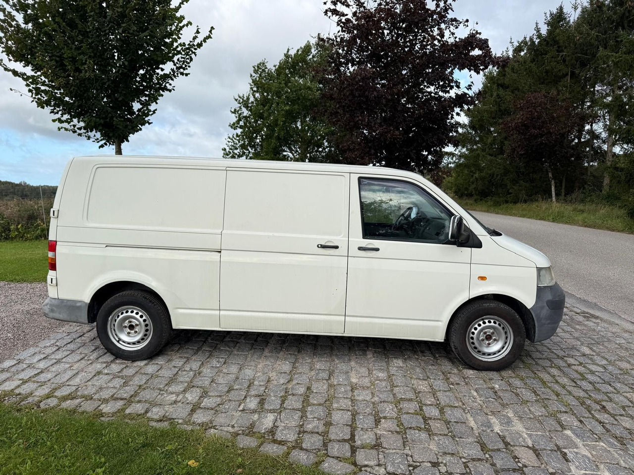 Volkswagen T5 Transporter 2.5 TDI Kasten lang *2500 € - Small van: picture 5 Volkswagen T5 Transporter 2.5 TDI Kasten lang *2500 € - Small van: picture 5