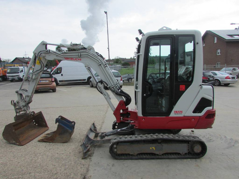Takeuchi TB225 V3 Minibagger 35.500 EUR net - Mini excavator: picture 4 Takeuchi TB225 V3 Minibagger 35.500 EUR net - Mini excavator: picture 4
