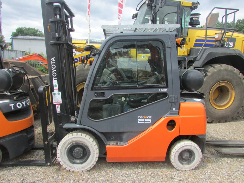 Toyota 02-8 FGF 25 Tonero 25 Gas Stapler - LPG forklift: picture 1 Toyota 02-8 FGF 25 Tonero 25 Gas Stapler - LPG forklift: picture 1