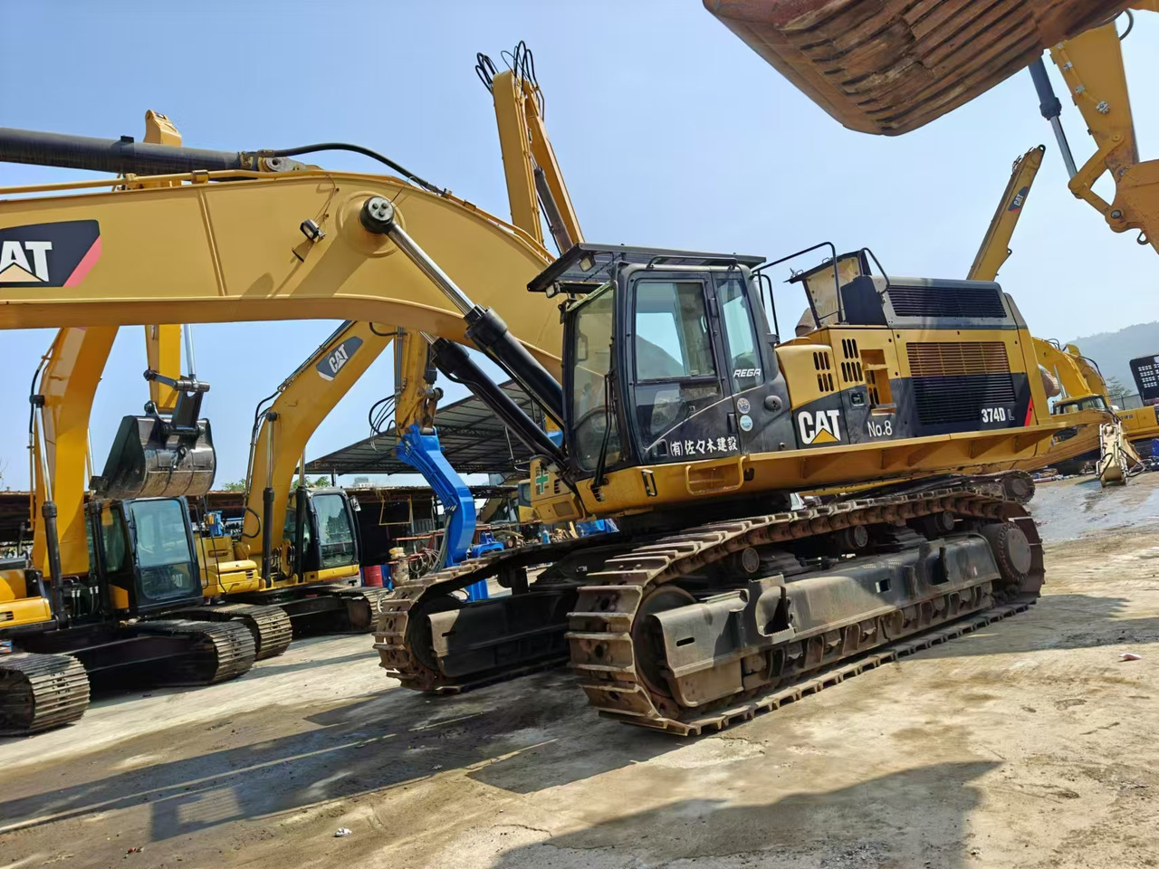 CATERPILLAR 374DL - Crawler excavator: picture 3 CATERPILLAR 374DL - Crawler excavator: picture 3