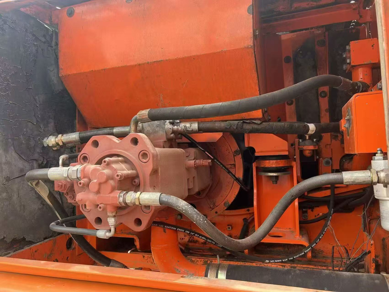 Crawler excavator DOOSAN DH225LC-7: picture 8