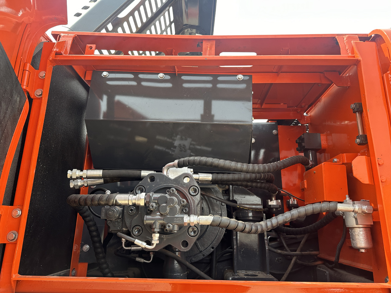 Crawler excavator DOOSAN DX225LC-9C: picture 7