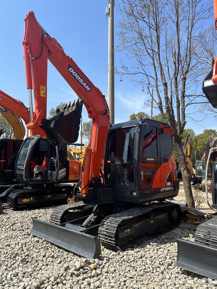 Doosan DX60 - Crawler excavator: picture 3 Doosan DX60 - Crawler excavator: picture 3