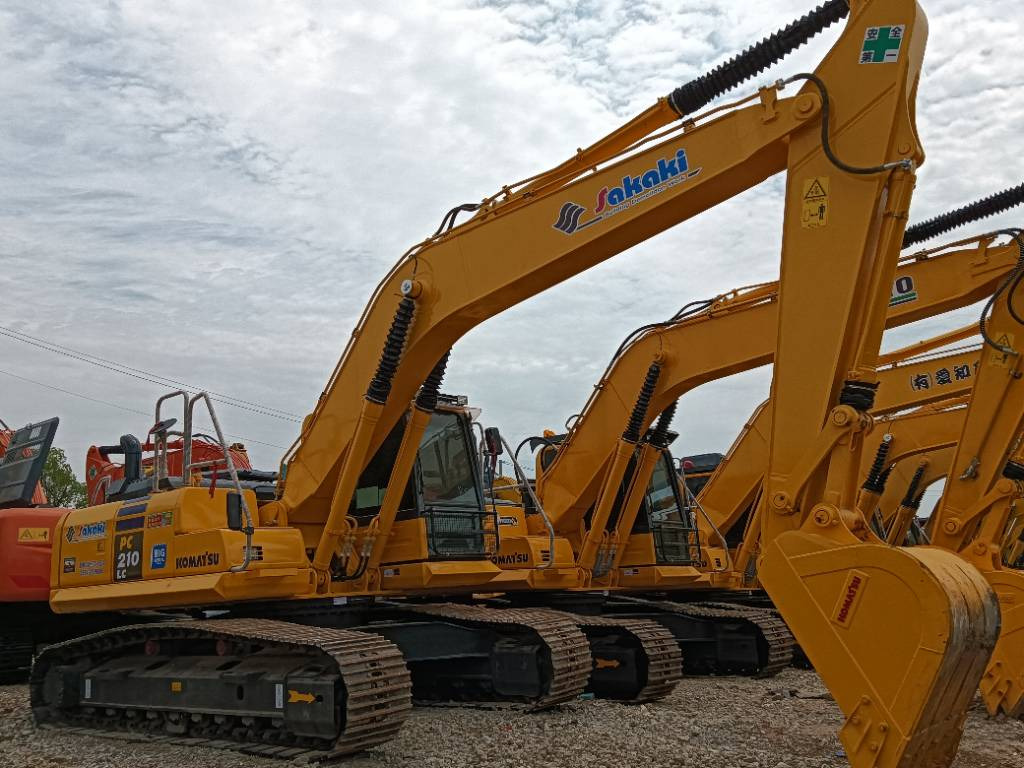 Komatsu PC 210-8 - Crawler excavator: picture 3 Komatsu PC 210-8 - Crawler excavator: picture 3