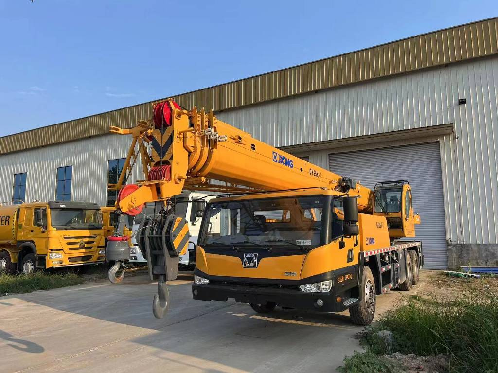 XCMG QY25K-II - Mobile crane: picture 3 XCMG QY25K-II - Mobile crane: picture 3