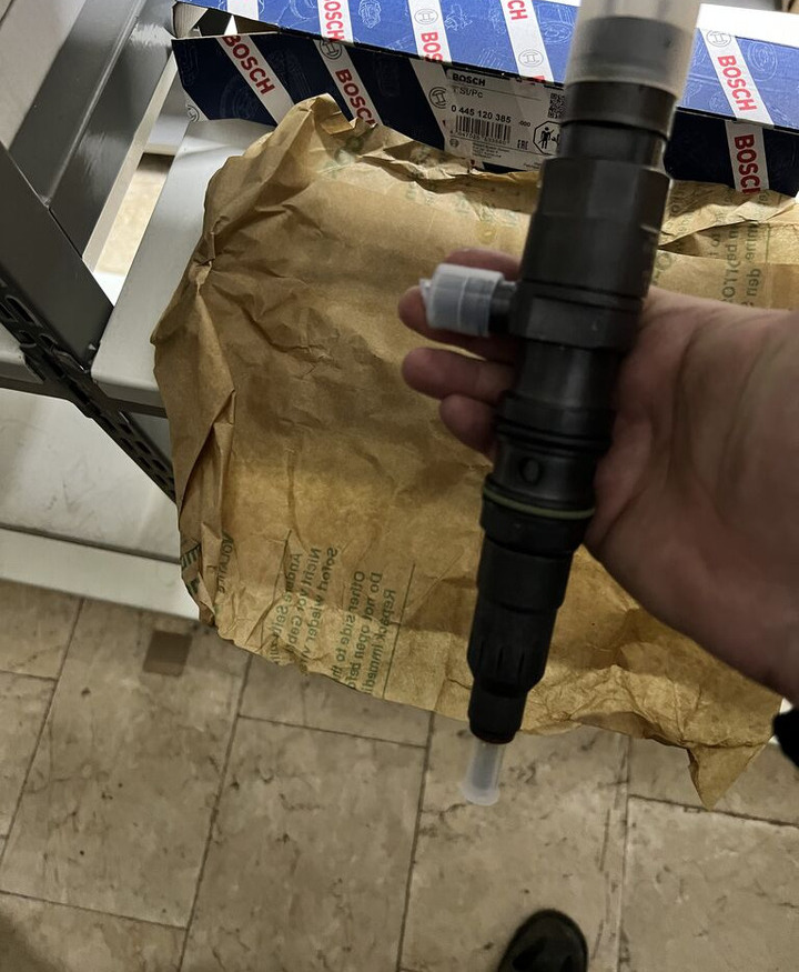Bosch Euro 6 0445120385 Bosch Mercedes Euro 6 - Injector for Truck: picture 2 Bosch Euro 6 0445120385 Bosch Mercedes Euro 6 - Injector for Truck: picture 2