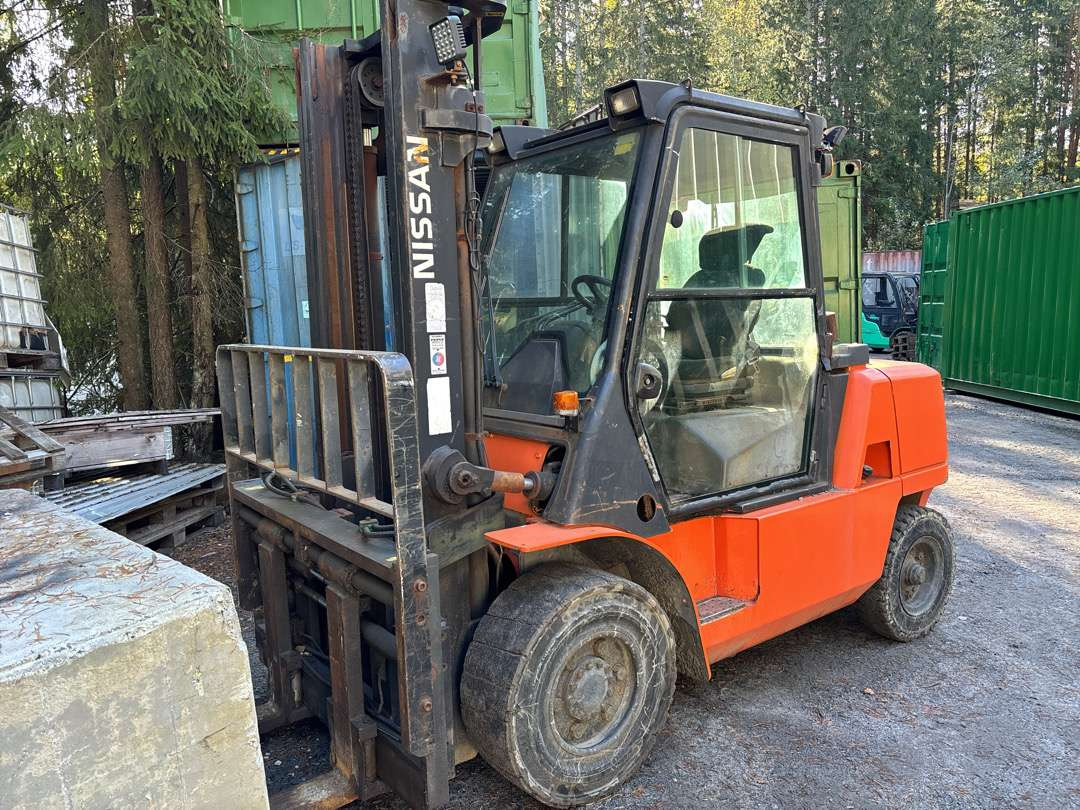 Diesel forklift 2005 Nissan F04D40HR: picture 1