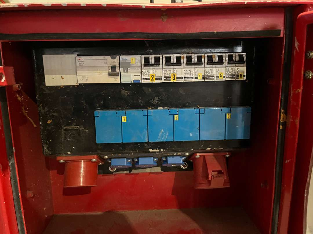 Strømskap fra Holte 400 V (INGEN MINSTEPRIS) - Tool/ Equipment: picture 2 Strømskap fra Holte 400 V (INGEN MINSTEPRIS) - Tool/ Equipment: picture 2