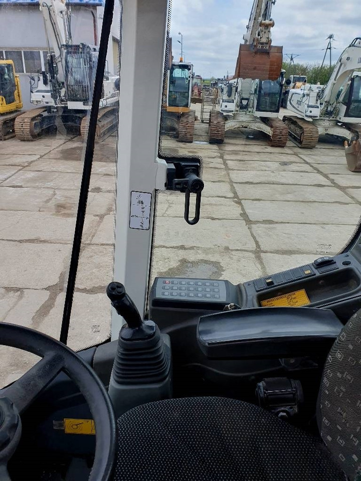 Wheel loader Liebherr L 524: picture 11