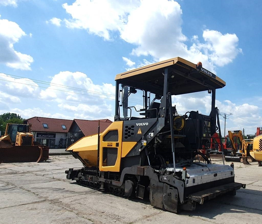 Volvo P 7820C - Asphalt paver: picture 2 Volvo P 7820C - Asphalt paver: picture 2