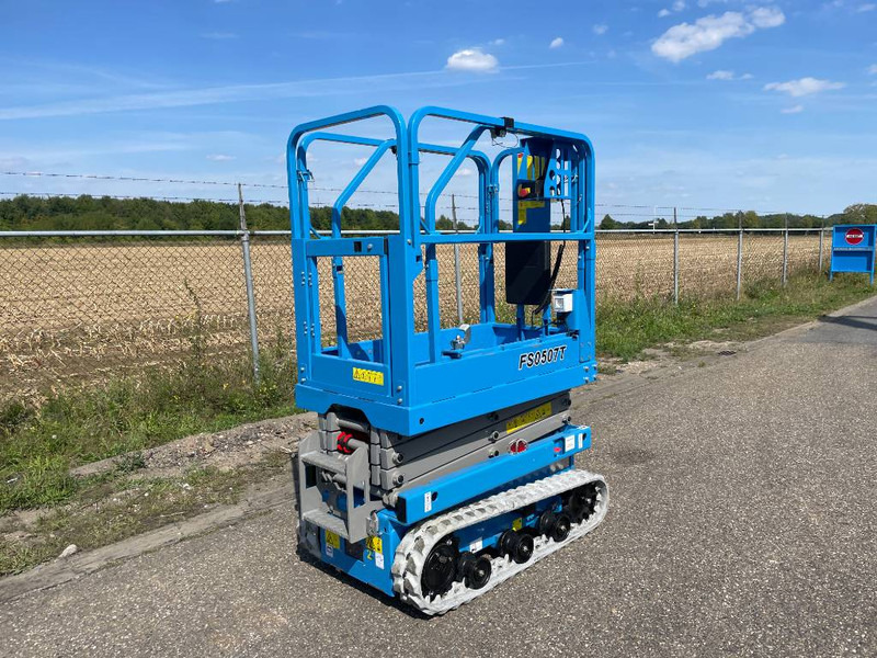 Fronteq FS0507T Tracked Scissor Lift | 2025 - Scissor lift: picture 5 Fronteq FS0507T Tracked Scissor Lift | 2025 - Scissor lift: picture 5