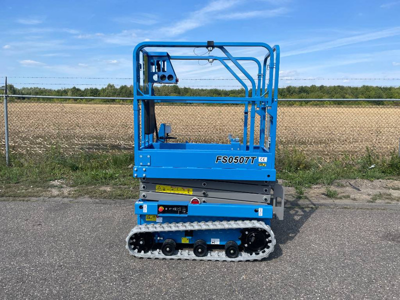 Fronteq FS0507T Tracked Scissor Lift - Scissor lift: picture 1 Fronteq FS0507T Tracked Scissor Lift - Scissor lift: picture 1