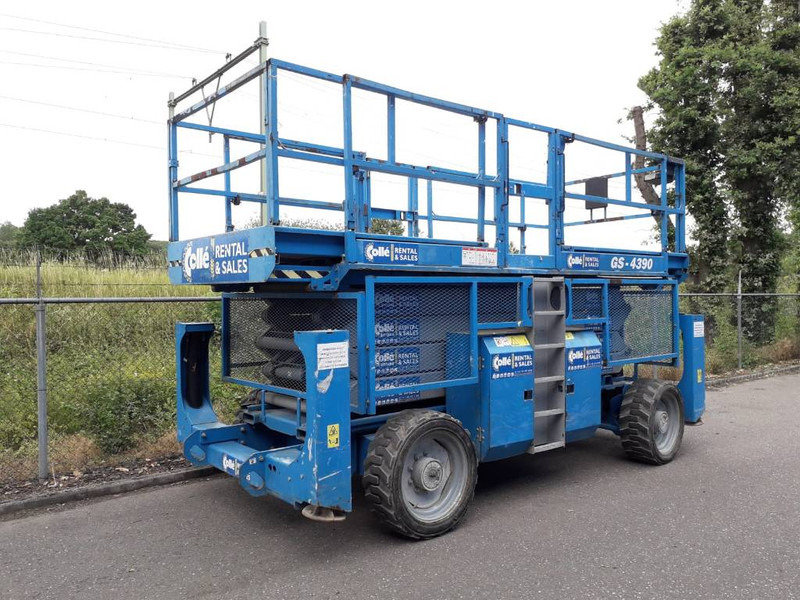 Genie GS 4390 RT | 2008 - Scissor lift: picture 3 Genie GS 4390 RT | 2008 - Scissor lift: picture 3