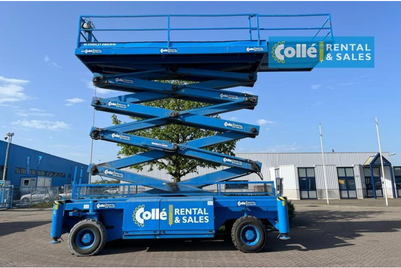 Holland lift M 250 DL 27 | 2003 - Scissor lift: picture 3 Holland lift M 250 DL 27 | 2003 - Scissor lift: picture 3