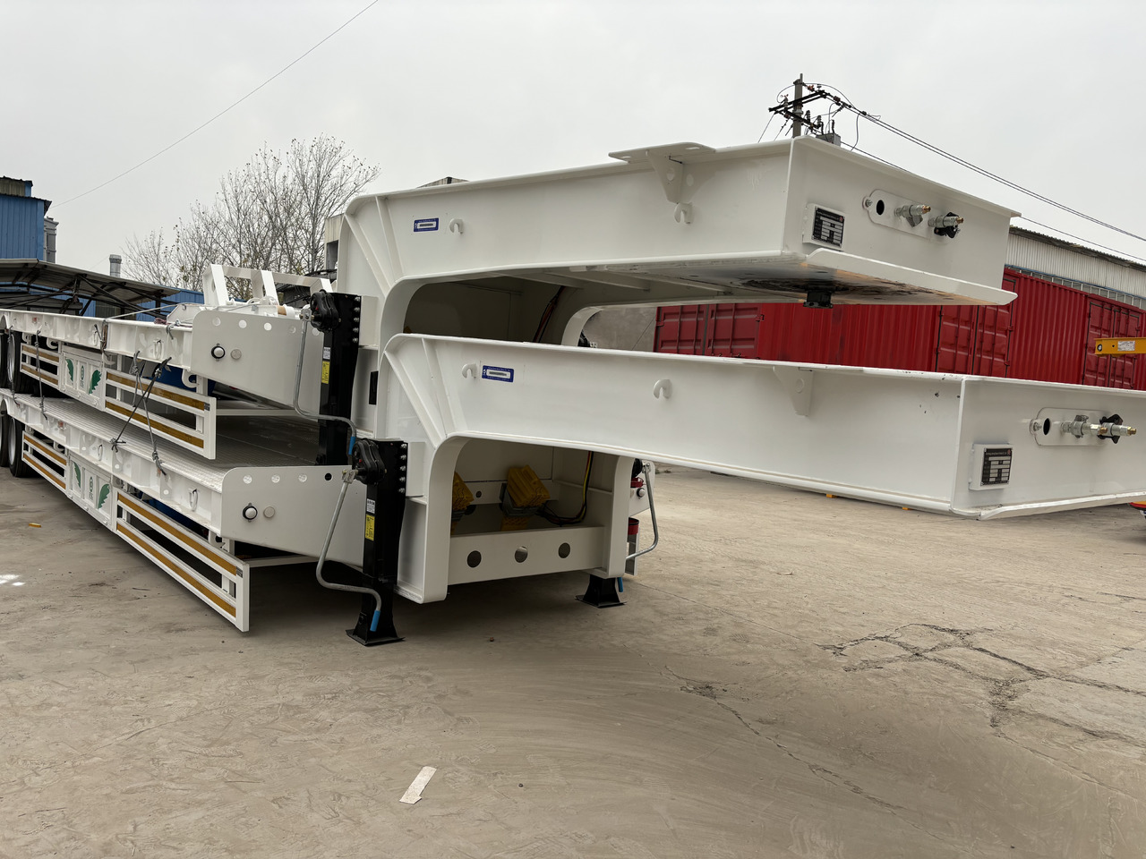 - Dropside/ Flatbed semi-trailer: picture 4 - Dropside/ Flatbed semi-trailer: picture 4
