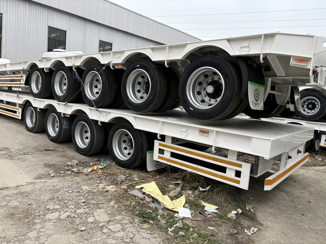 - Dropside/ Flatbed semi-trailer: picture 3 - Dropside/ Flatbed semi-trailer: picture 3