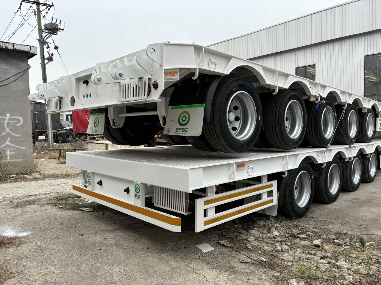 - Dropside/ Flatbed semi-trailer: picture 2 - Dropside/ Flatbed semi-trailer: picture 2