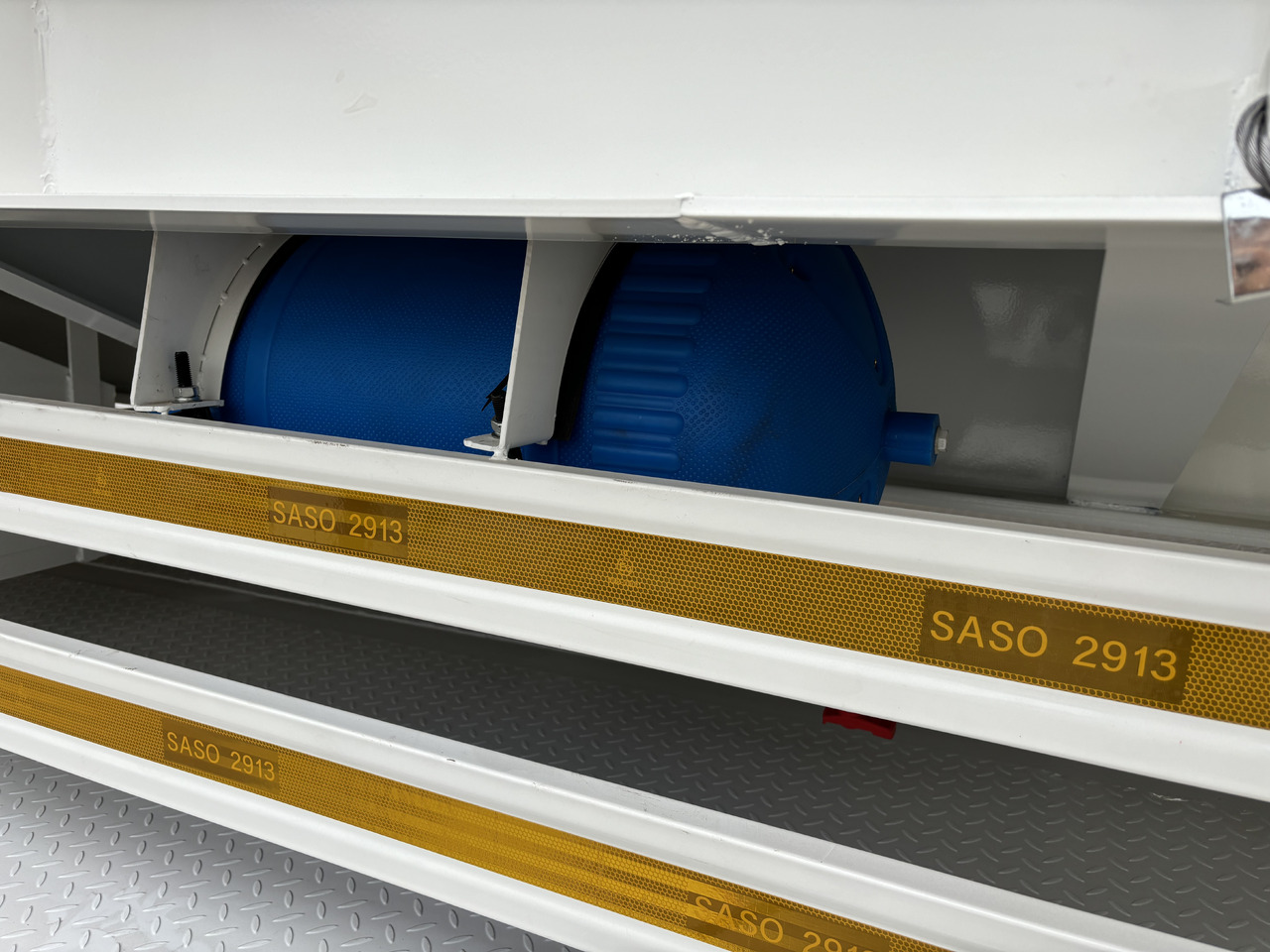 - Dropside/ Flatbed semi-trailer: picture 5 - Dropside/ Flatbed semi-trailer: picture 5