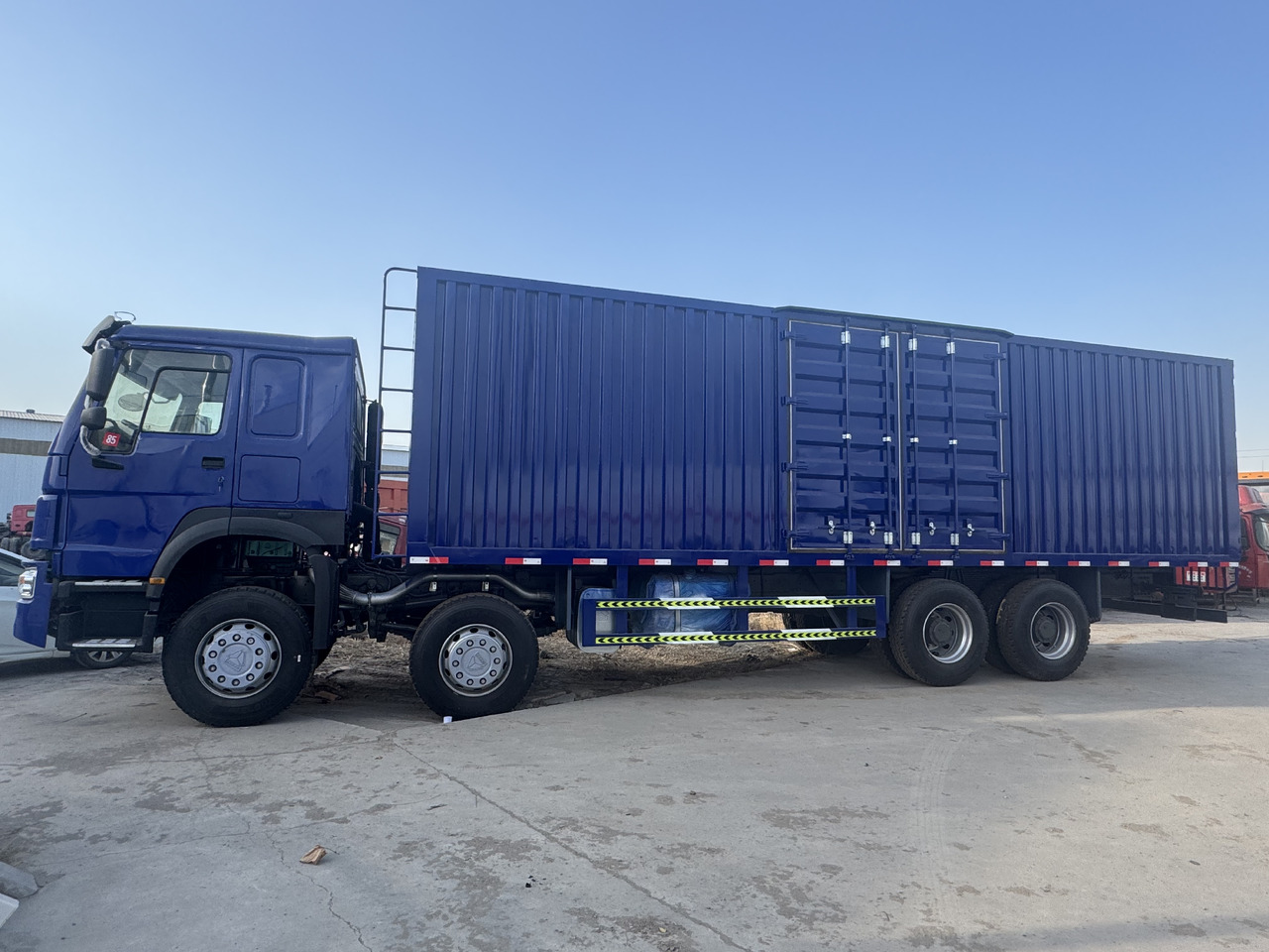 HOWO - Box truck: picture 2 HOWO - Box truck: picture 2