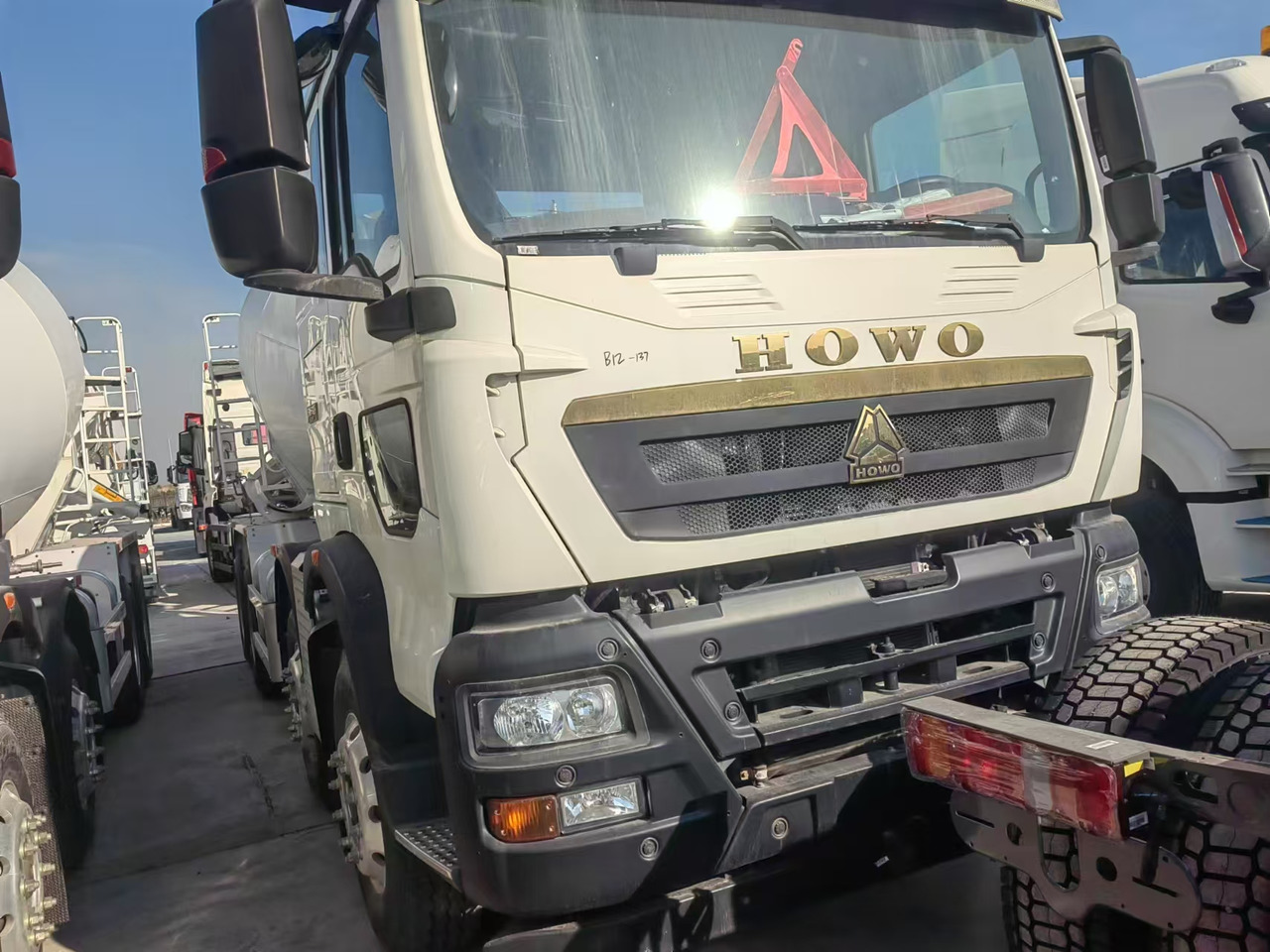HOWO - Concrete mixer truck: picture 4 HOWO - Concrete mixer truck: picture 4