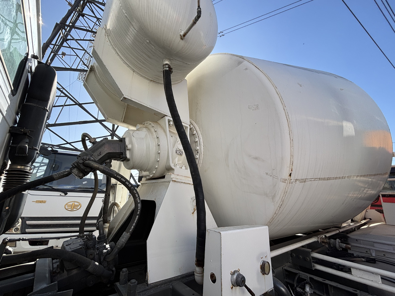HOWO - Concrete mixer truck: picture 4 HOWO - Concrete mixer truck: picture 4