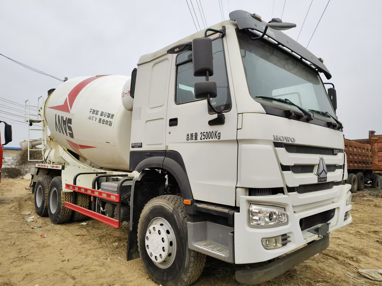 HOWO - Concrete mixer truck: picture 1 HOWO - Concrete mixer truck: picture 1
