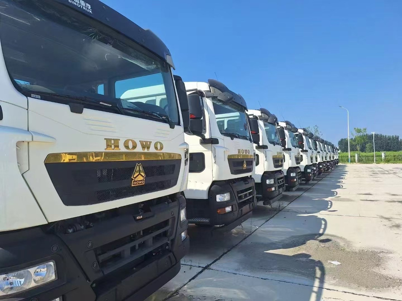 HOWO - Concrete mixer truck: picture 1 HOWO - Concrete mixer truck: picture 1