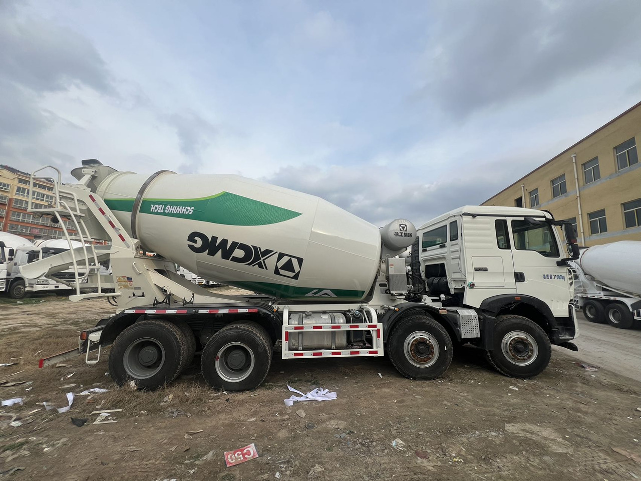 HOWO TX12 - Concrete mixer truck: picture 2 HOWO TX12 - Concrete mixer truck: picture 2