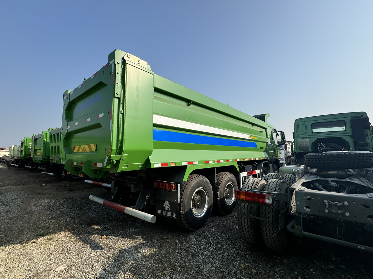 SINOTRUCK HOWO  - Tipper: picture 3 SINOTRUCK HOWO  - Tipper: picture 3