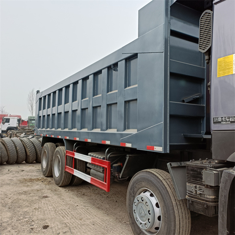 SINOTRUCK HOWO - Tipper: picture 3 SINOTRUCK HOWO - Tipper: picture 3