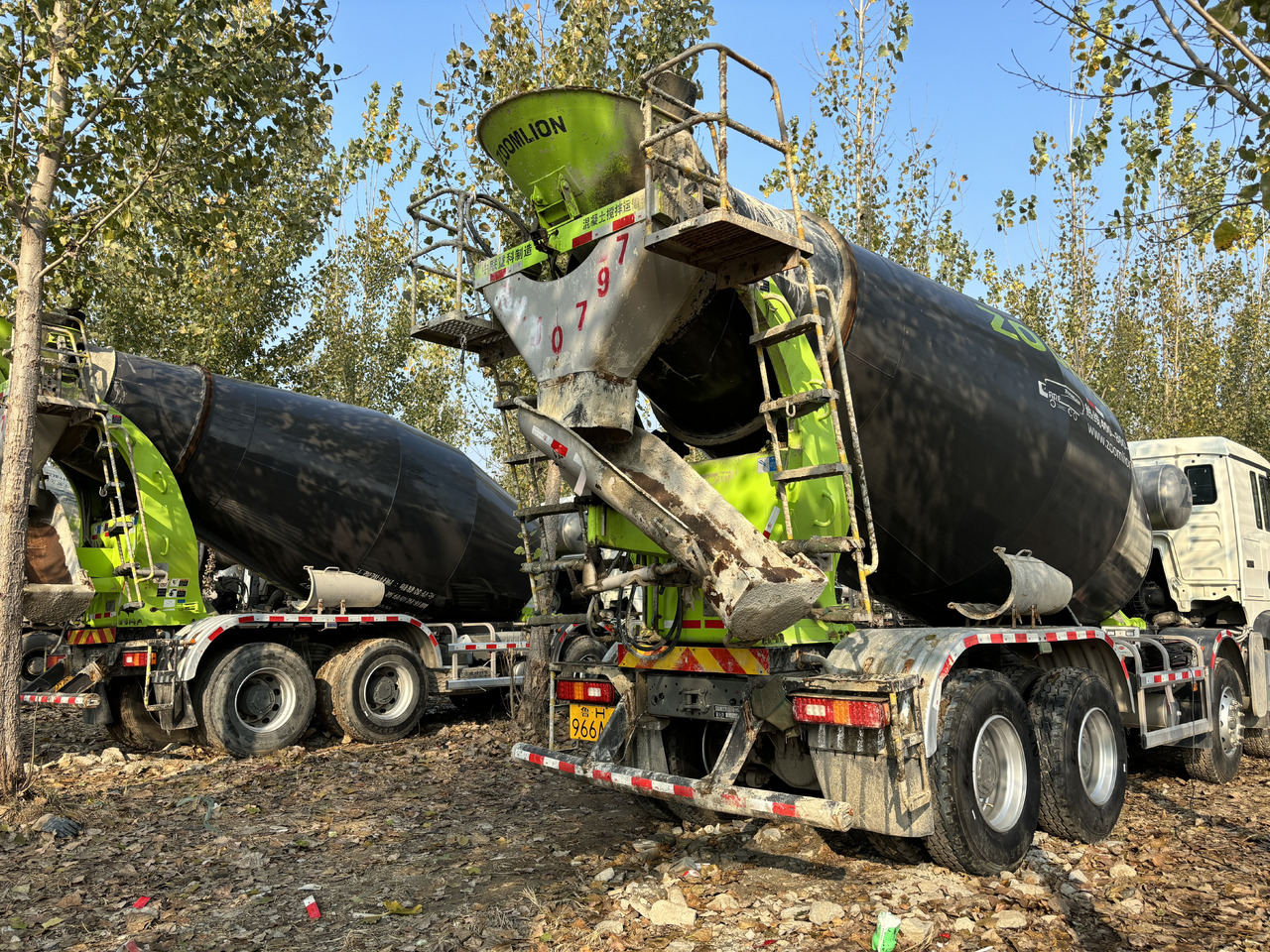 SINOTRUCK HOWO TX - Concrete mixer truck: picture 4 SINOTRUCK HOWO TX - Concrete mixer truck: picture 4