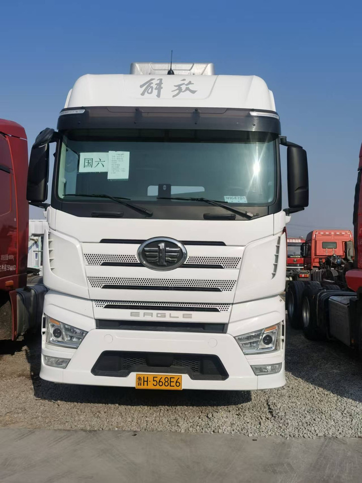 FAW J7 - Tractor unit: picture 1 FAW J7 - Tractor unit: picture 1