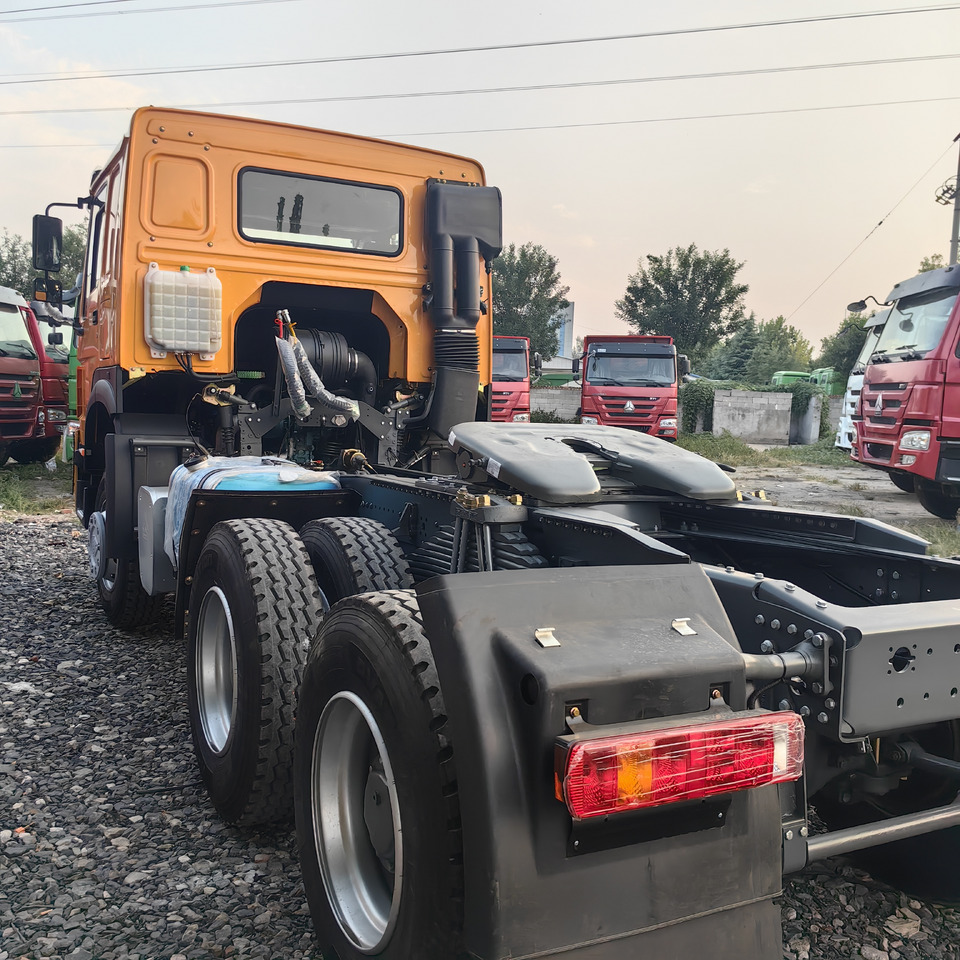 SINOTRUCK HOWO TRACTOR - Tractor unit: picture 3 SINOTRUCK HOWO TRACTOR - Tractor unit: picture 3