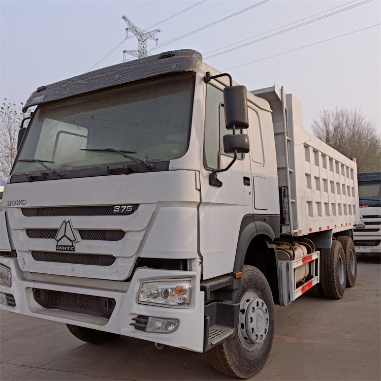 Sinotruck - Tipper: picture 2 Sinotruck - Tipper: picture 2