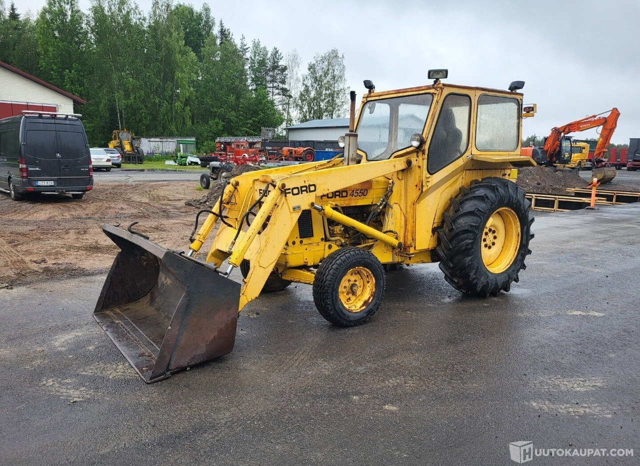 Ford 4550, 1971, Diesel Traktori + etukuormaaja MTK25, Virrat - Farm tractor: picture 1 Ford 4550, 1971, Diesel Traktori + etukuormaaja MTK25, Virrat - Farm tractor: picture 1