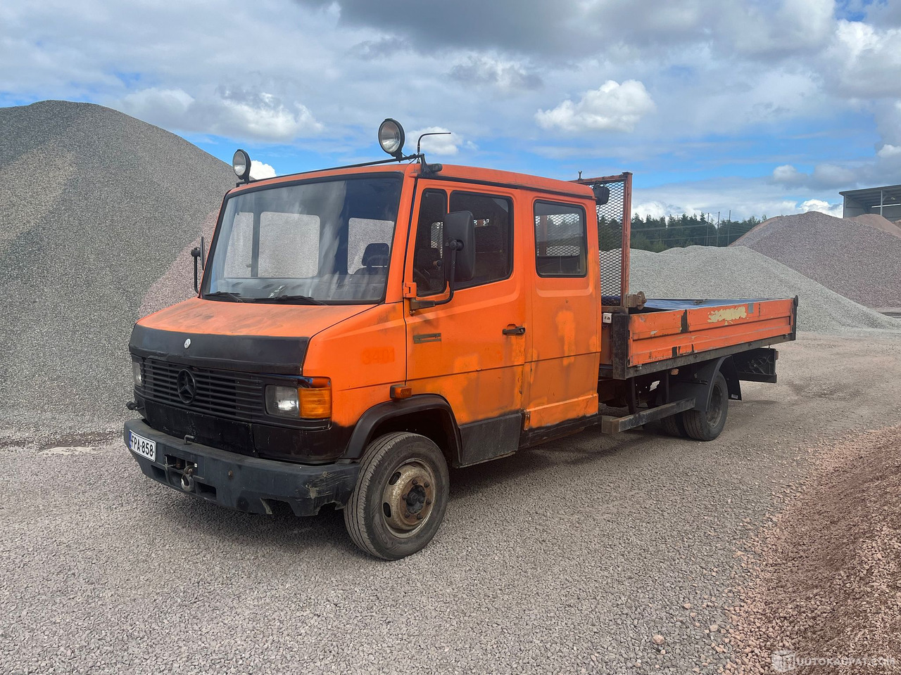 Truck Mercedes-Benz 609 D/425, Juuri leimattu, Tuusula: picture 1