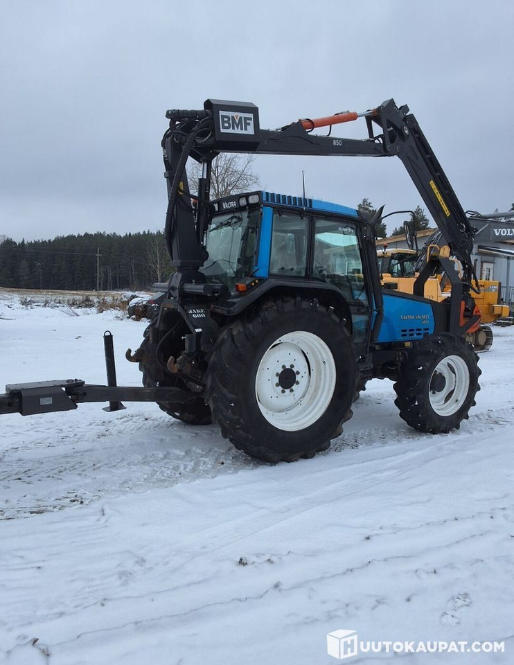 Farm tractor Valmet 6800 + PMF 850 crane + trailer BMF 9T, Leppävirta: picture 17 Farm tractor Valmet 6800 + PMF 850 crane + trailer BMF 9T, Leppävirta: picture 17