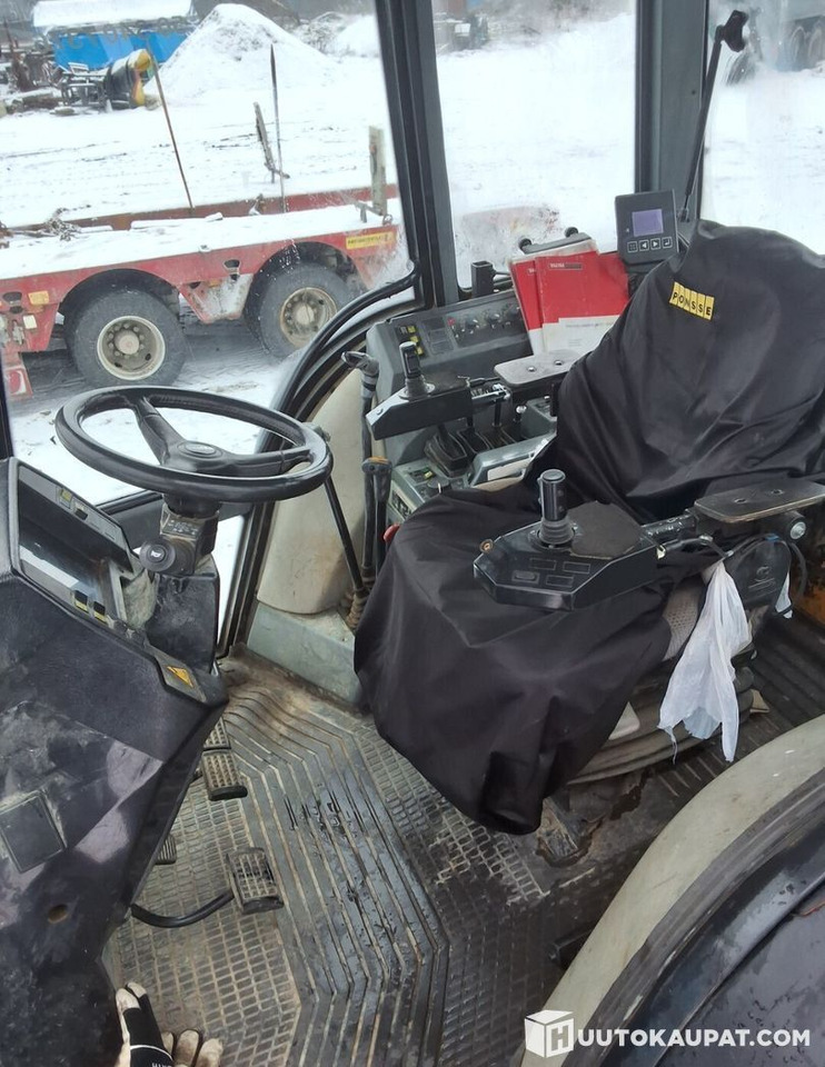 Farm tractor Valmet 6800 + PMF 850 crane + trailer BMF 9T, Leppävirta: picture 11 Farm tractor Valmet 6800 + PMF 850 crane + trailer BMF 9T, Leppävirta: picture 11